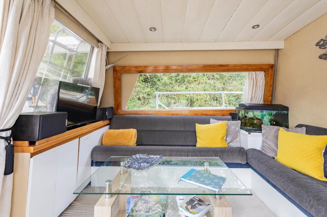 Eucala Motor Yacht Hotel East Molesey Eksteriør billede