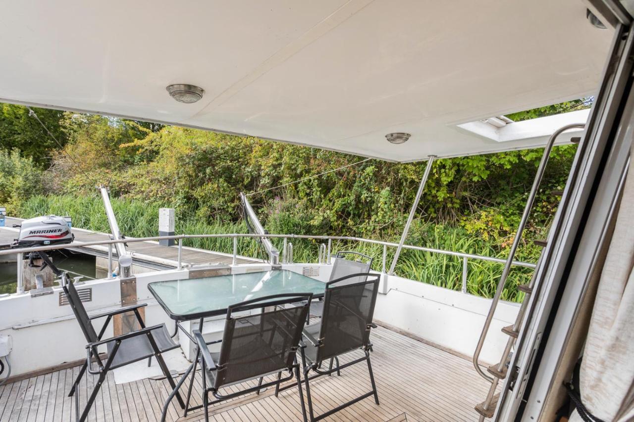 Eucala Motor Yacht Hotel East Molesey Eksteriør billede