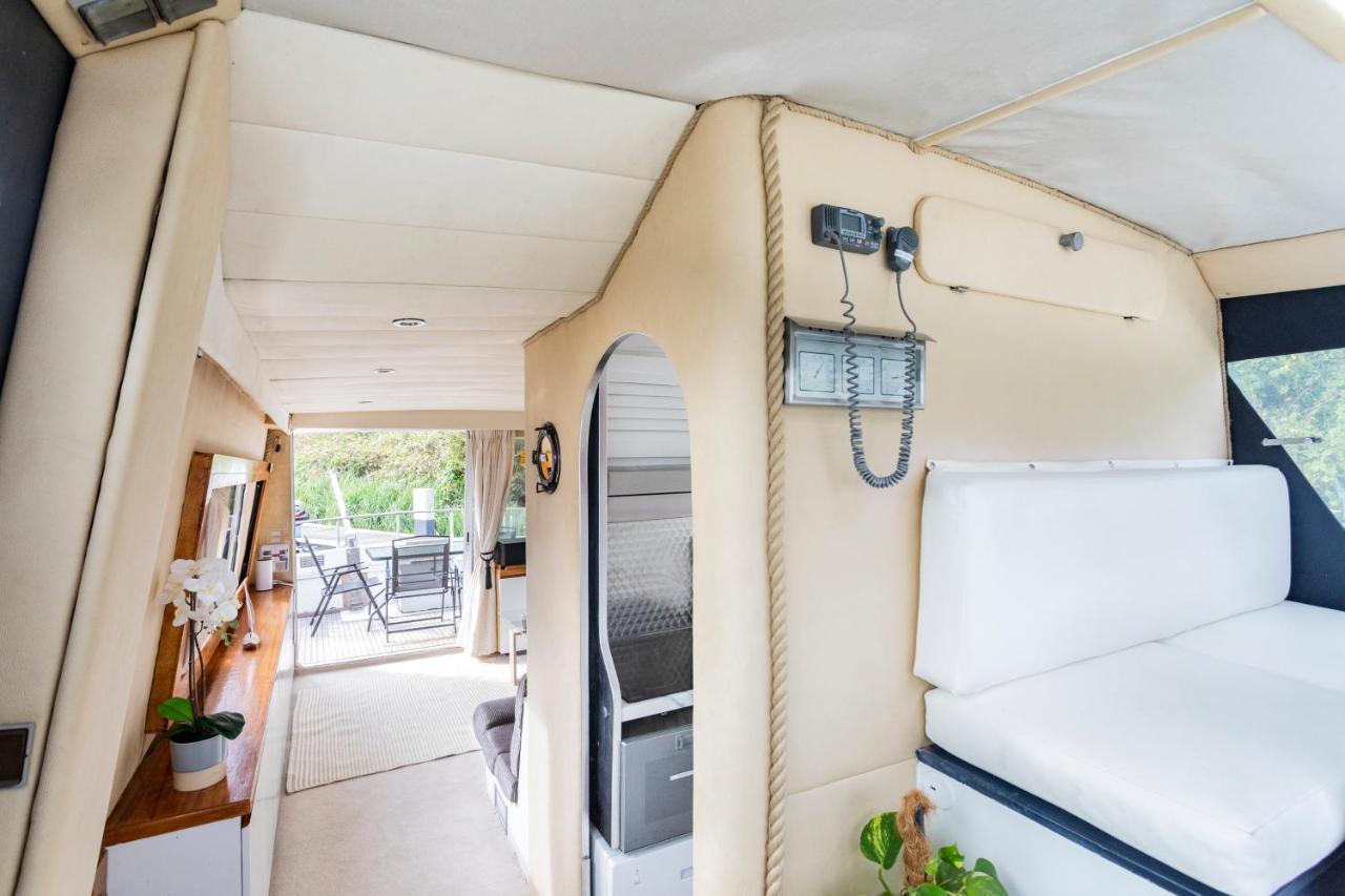 Eucala Motor Yacht Hotel East Molesey Eksteriør billede